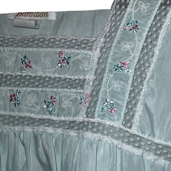 Barbizon Small Light Blue Vintage Nightgown Lace & Smocked Chest - Picture 3 of 9